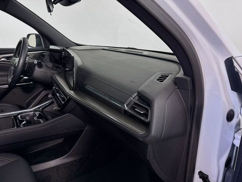 Used 2025 Chevrolet Traverse LT image 30