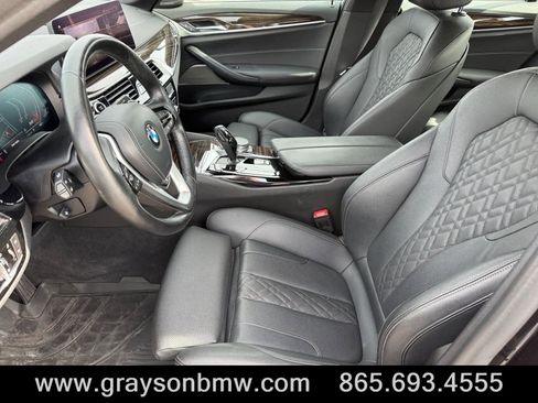 Used 2022 BMW 530i xDrive w/ Premium Package image 10