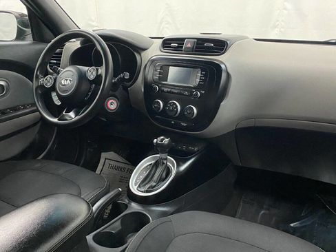 Used 2016 Kia Soul + image 11