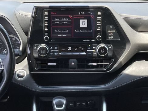 Certified 2021 Toyota Highlander XLE FWD image 16