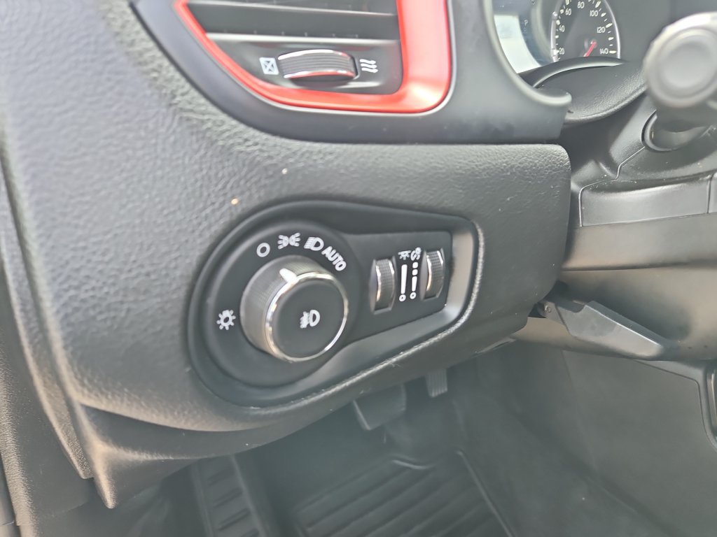 Used 2023 Jeep Renegade Trailhawk AWD/4WD image 21