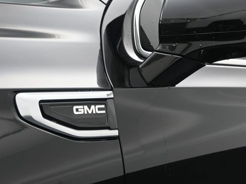 Used 2021 GMC Yukon Denali w/ Denali Premium Package image 12