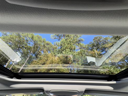 Used 2022 Toyota RAV4 XLE Premium image 30