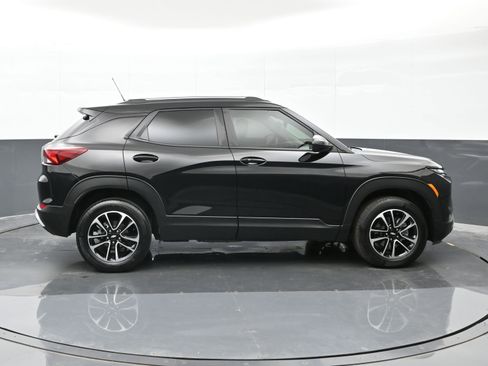 Used 2024 Chevrolet TrailBlazer LT w/ LT Cold Weather Package image 9