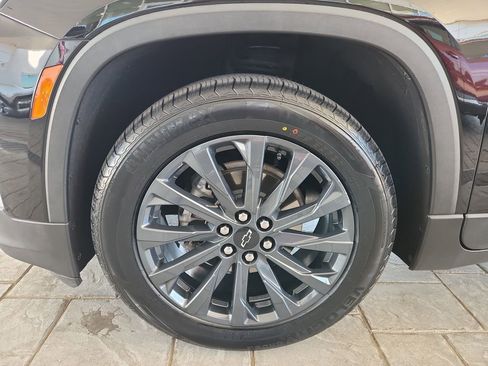 Used 2023 Chevrolet Traverse RS w/ LPO, Floor Liner Package FWD image 32