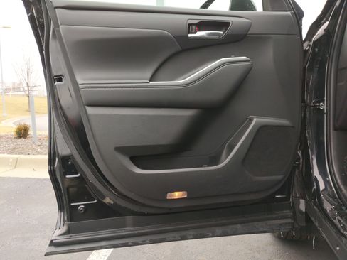 Certified 2024 Toyota Highlander XLE image 14