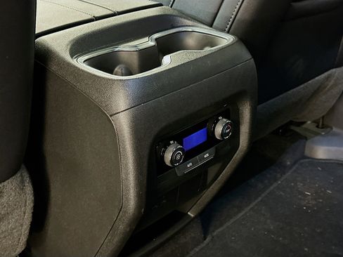 Used 2025 Chevrolet Traverse LT image 28