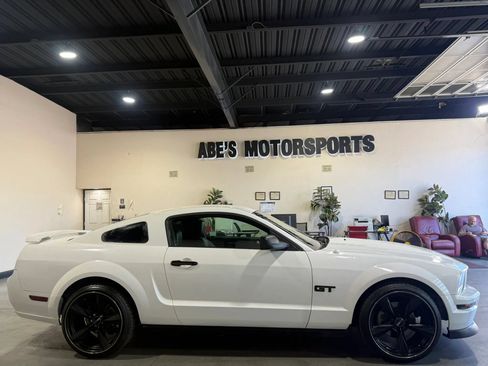 Used 2005 Ford Mustang GT RWD image 5