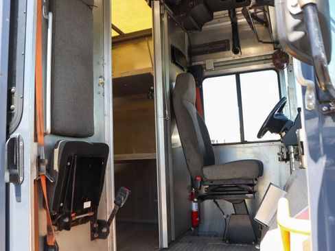 Used 2019 Ford E-450 and Econoline 450 Super Duty RWD image 31