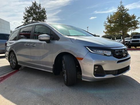 Used 2025 Honda Odyssey Touring image 2