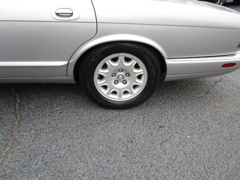 Used 2001 Jaguar XJ8 image 17