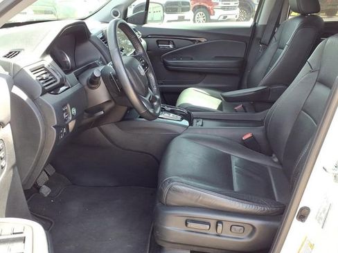 Used 2022 Honda Pilot Touring image 6