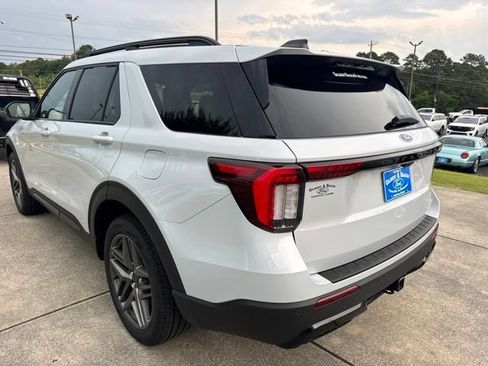 Used 2026 Ford Explorer ST-Line w/ ST-Line Street Pack AWD/4WD image 5