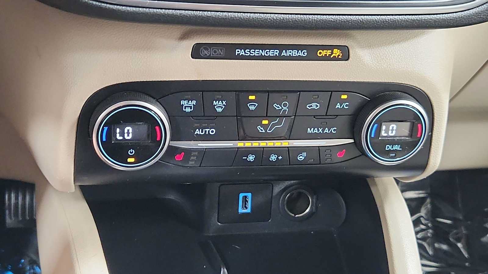 Used 2020 Ford Escape Titanium AWD/4WD image 21