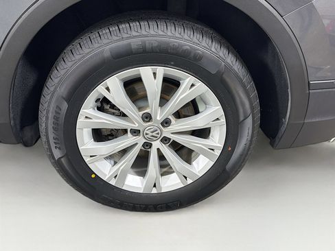 Used 2019 Volkswagen Tiguan SE AWD/4WD image 32
