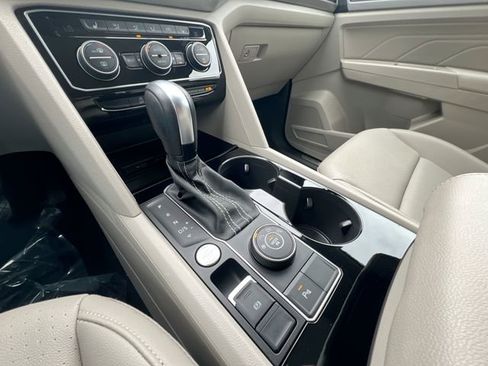 Certified 2022 Volkswagen Atlas SE w/ Panoramic Sunroof Package image 19