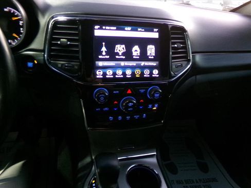 Used 2020 Jeep Grand Cherokee Altitude image 23