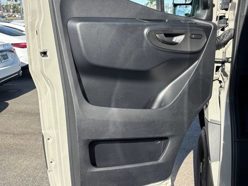 Used 2025 Mercedes-Benz Sprinter 2500 image 16