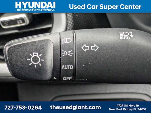 Certified 2023 Hyundai Venue SEL image 28
