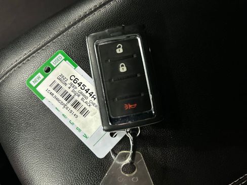 Used 2023 Jeep Grand Cherokee Laredo image 21