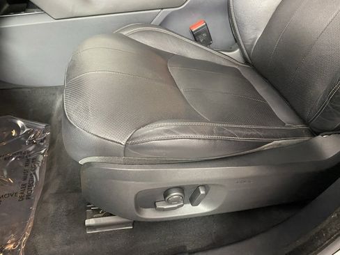 Used 2019 Land Rover Range Rover Evoque SE Premium image 20