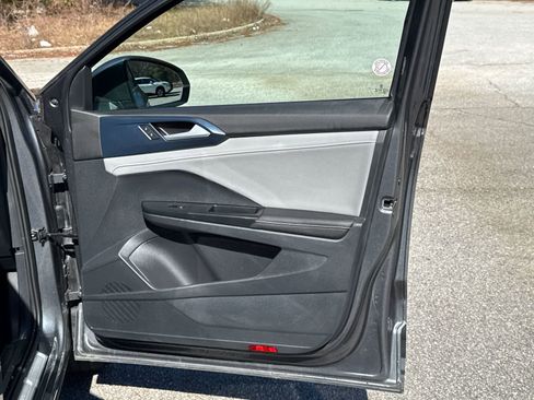 Used 2024 Volkswagen Taos SE image 14