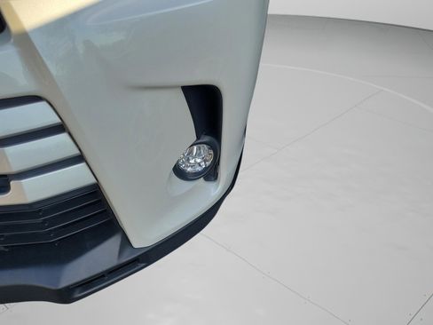 Used 2018 Toyota Highlander LE image 24