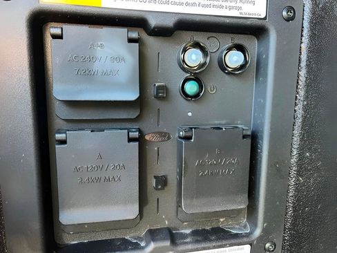 Used 2025 Ford F150 Lariat w/ Equipment Group 501A Mid image 8