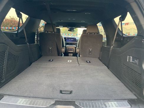 Used 2025 Chevrolet Suburban Premier image 17