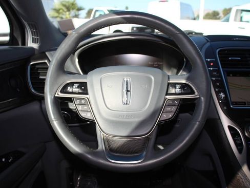 Used 2019 Lincoln Nautilus Reserve FWD image 11