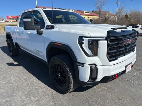 Used 2024 GMC Sierra 2500 AT4 w/ AT4 Premium Plus Package image 3