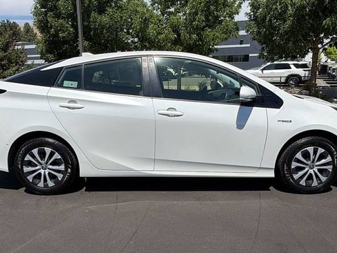 Used 2019 Toyota Prius LE AWD/4WD image 2