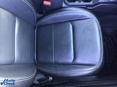 Used 2022 Jeep Wrangler Unlimited Sahara w/ Cold Weather Group image 12