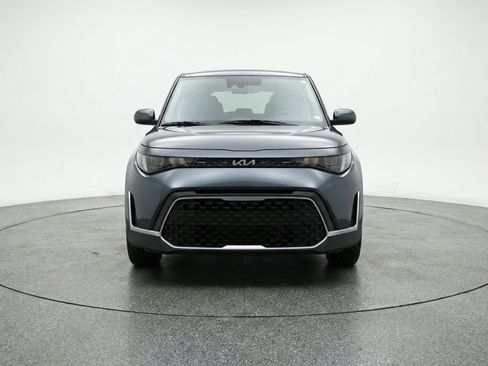 Used 2025 Kia Soul LX w/ LX Technology Package FWD image 2
