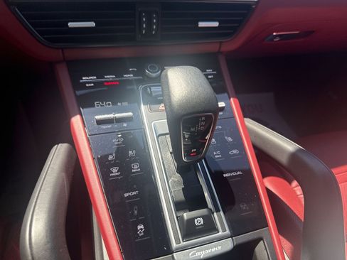 Used 2022 Porsche Cayenne Platinum Edition AWD/4WD image 20