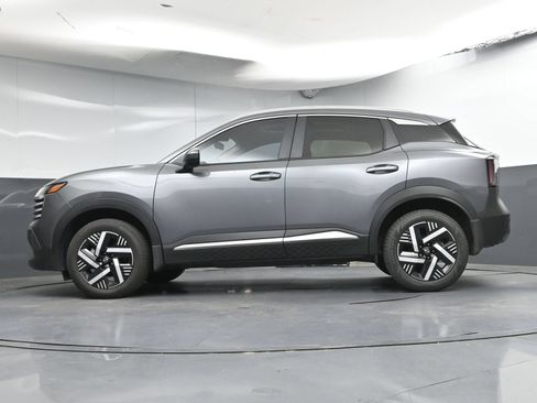 Used 2025 Nissan Kicks SV w/ SV Premium Package FWD image 27