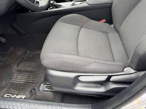 Used 2019 Toyota C-HR XLE image 17