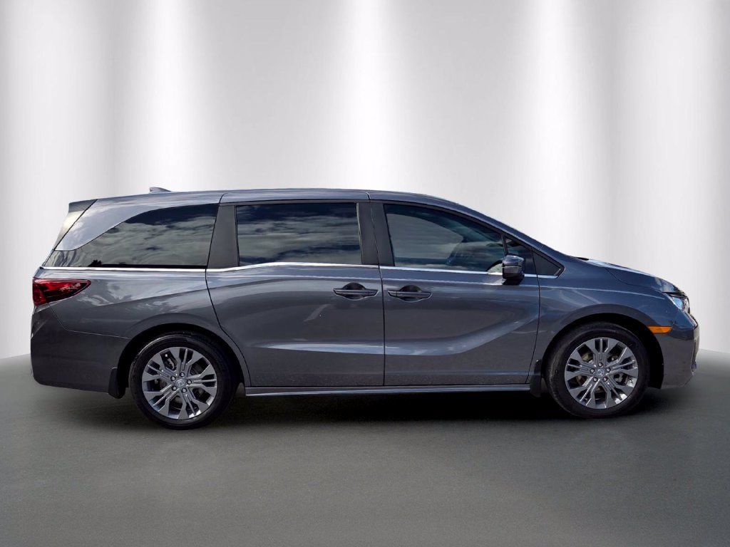 Used 2025 Honda Odyssey Touring image 2