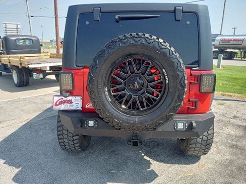 Used 2017 Jeep Wrangler Unlimited Sahara w/ Connectivity Group AWD/4WD image 4