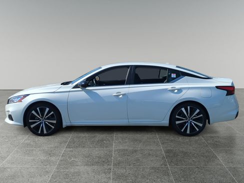 Used 2022 Nissan Altima 2.5 SR image 2