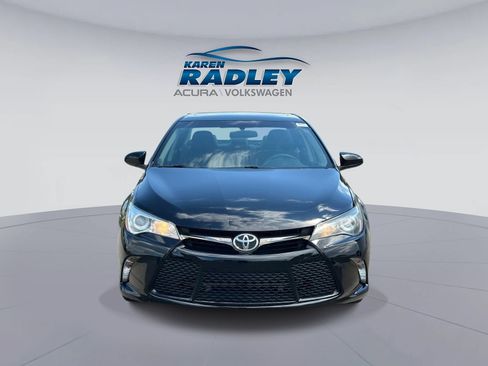 Used 2017 Toyota Camry SE w/ Moonroof Package FWD image 6