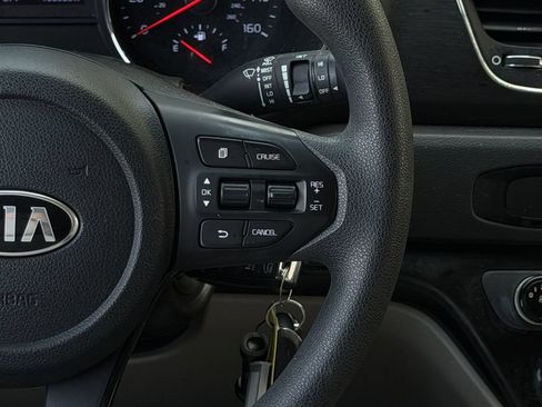 Used 2021 Kia Sedona LX FWD image 15