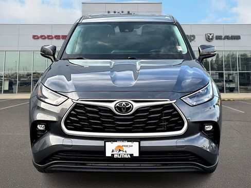 Used 2024 Toyota Highlander LE image 6