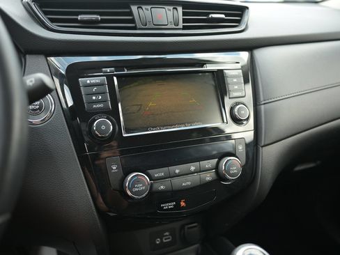 Used 2020 Nissan Rogue SV AWD/4WD image 3