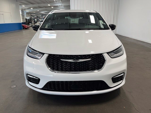 Used 2025 Chrysler Pacifica Select FWD image 7