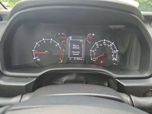 Used 2020 Toyota 4Runner SR5 Premium w/ Moonroof Package AWD/4WD image 19