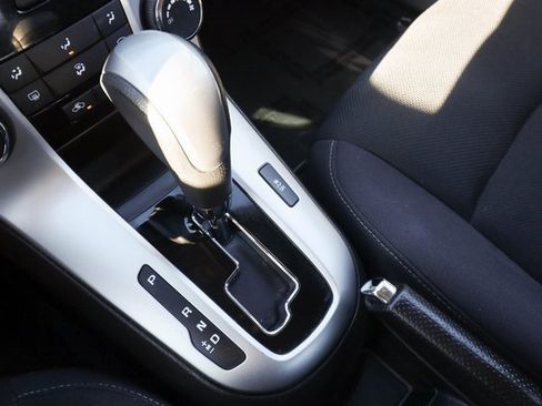 Used 2016 Chevrolet Cruze LT image 8