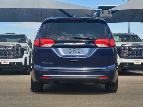 Used 2017 Chrysler Pacifica Touring-L Plus w/ Advanced Safetytec Group FWD image 7