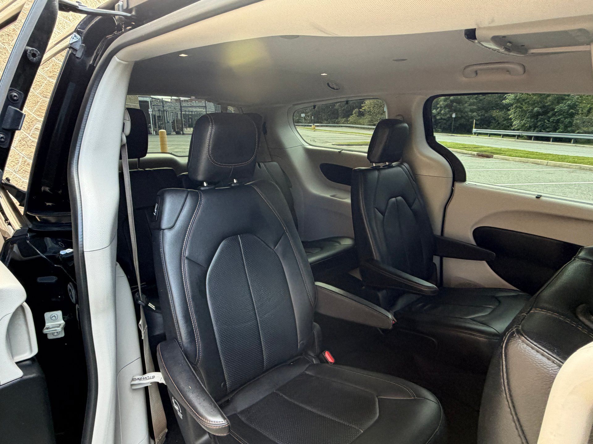 Used 2018 Chrysler Pacifica Touring-L FWD image 24