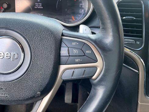 Used 2015 Jeep Grand Cherokee Limited w/ Luxury Group II image 18